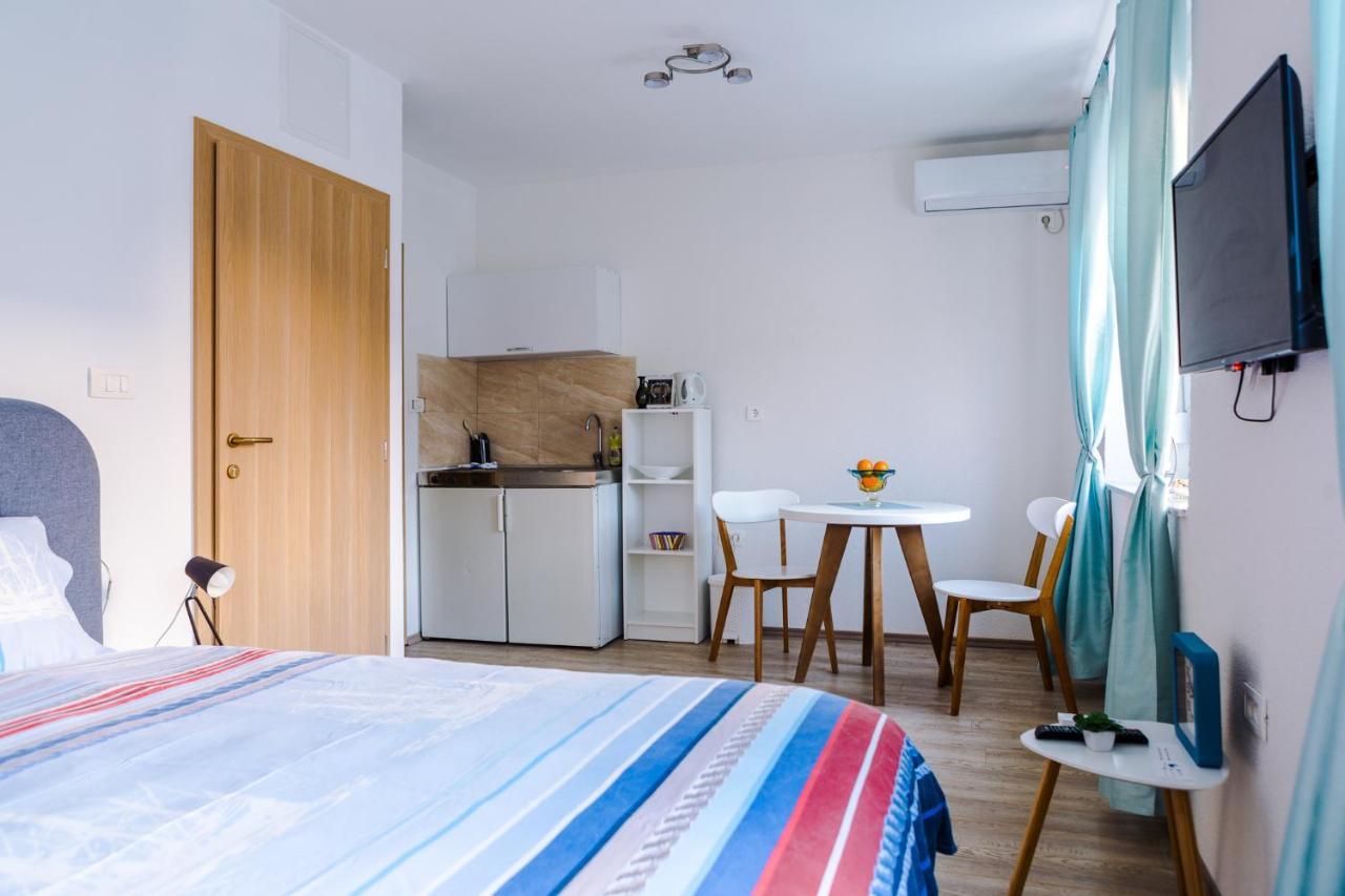 Apartmani Moon トレビニエ エクステリア 写真